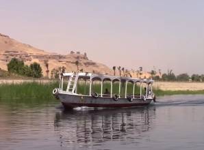 ركوب الفلوكة في نهر النيل في أسوان- صن بيراميدز