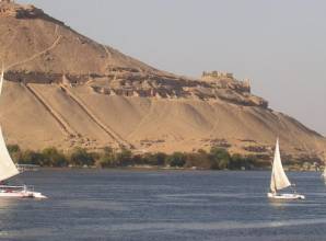 رحلة إلى أسوان من مرسى علم - Sun Pyramids