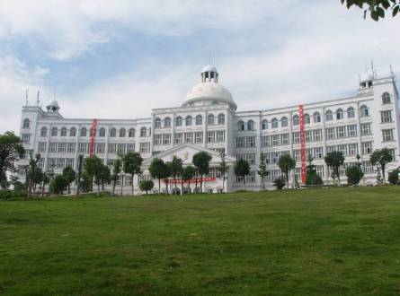 منحة جامعة ووهان الممولة بالكامل من الحكومة الصينية ووزارة التعليم